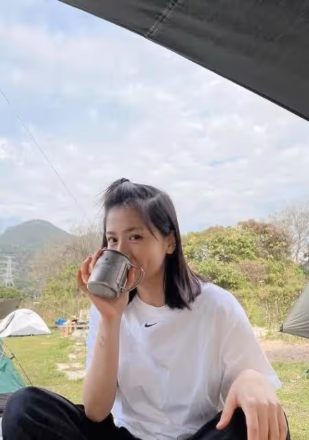 與男友分隔兩地大解放!TVB小生女友曬酒店性感照,盡顯完美身材