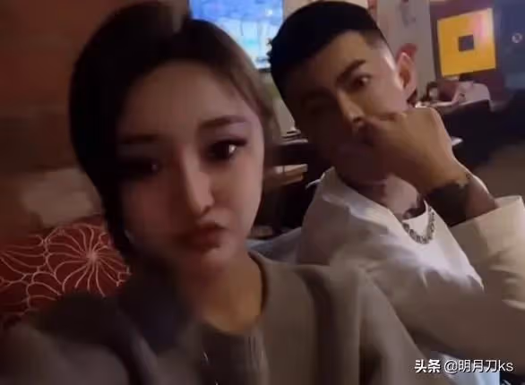 迪、叉合體宣告結束！迪家」天奇與劉叉叉女徒親嘴，官宣戀情