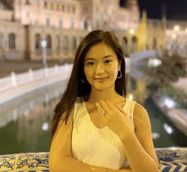 恭喜！香港著名靚模曬唯美藝術照宣布懷孕，被網友大讚最美孕媽