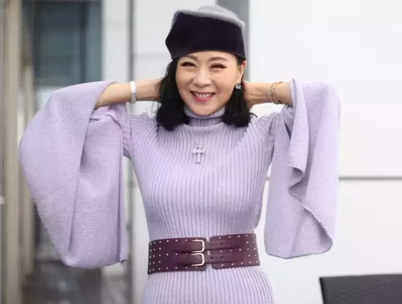 「黃蓉」魏秋樺痛失母親!父母雙亡又無子女,63歲仍堅持終身不結婚,坦言:我不算是孝順女