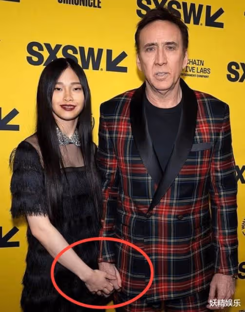 58歲尼古拉斯·凱奇走紅毯,盡顯老態!緊握28歲日本嬌妻的手不放