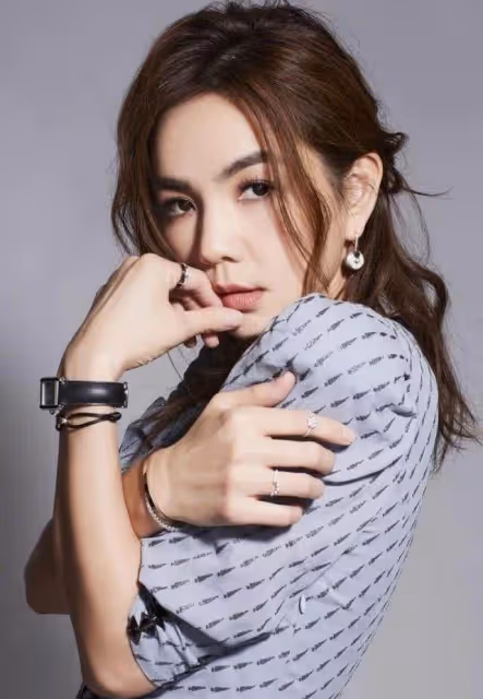 任家萱的學歷,田馥甄的學歷,陳嘉樺的學歷,網友:同是SHE,差距還真是挺大的