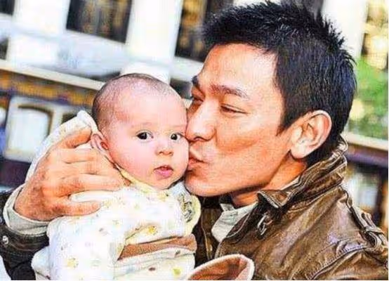 劉德華怎麼也想不到!當年親了一個嬰兒 嬰兒長大完成「對自己的超越」人氣超高