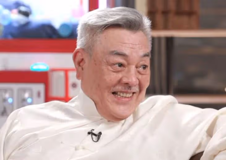 顏國梁罕露面,69歲頭髮花白精神抖擻,為TVB效力28年願當「甘草王」,淡圈息影后成「太極宗師」
