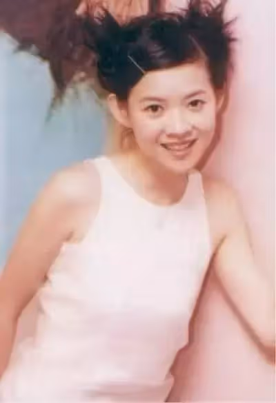 曾志偉女兒曾寶儀:父母離異有陰影,和初戀相守16年,48歲仍未婚