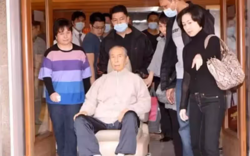 87歲到98歲，賭王續命的11年，何家人做的那些事到底有多瘋狂？