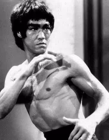 盤點李小龍創造的9大世界紀錄,1秒鐘內可以打出9拳,至今無人能破!