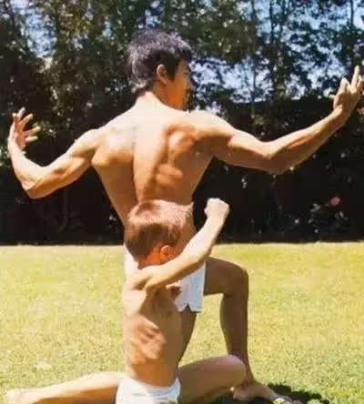 盤點李小龍創造的9大世界紀錄,1秒鐘內可以打出9拳,至今無人能破!