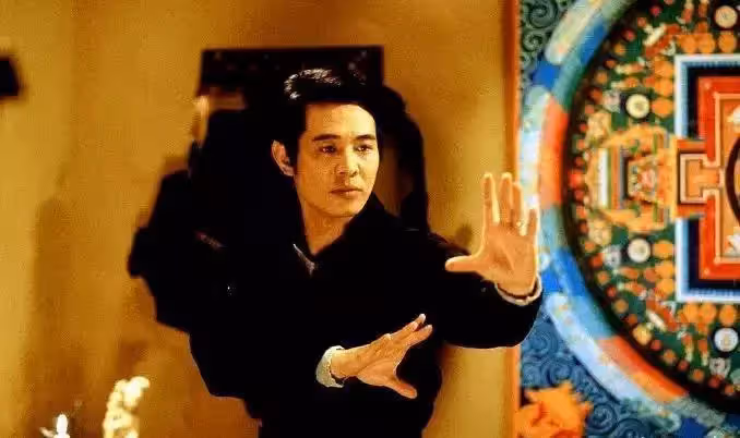 1999年李連杰兌現承諾迎娶利智,遭港媒10個字羞辱顏面盡失