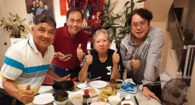 1985年洪金寶和陳慧敏一決高下,兩招就敗下陣來,傷疤至今還在