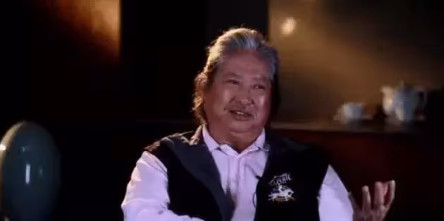 1985年洪金寶和陳慧敏一決高下,兩招就敗下陣來,傷疤至今還在