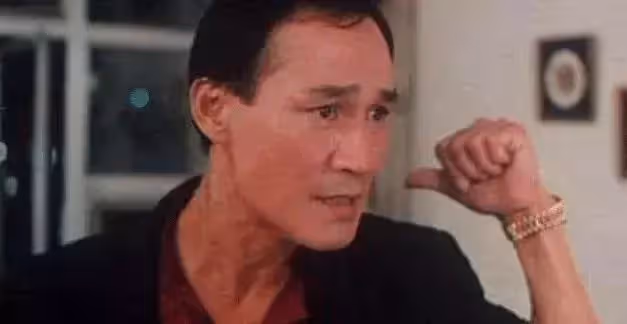 1985年洪金寶和陳慧敏一決高下,兩招就敗下陣來,傷疤至今還在