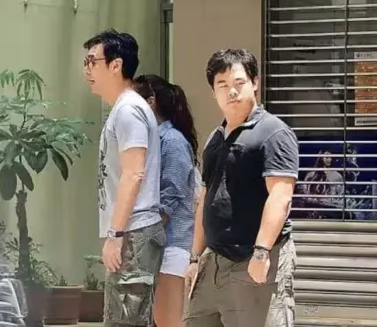 香港男神的兒子顏值,甄子丹大兒子長相像父親,呂良偉兒子矮胖