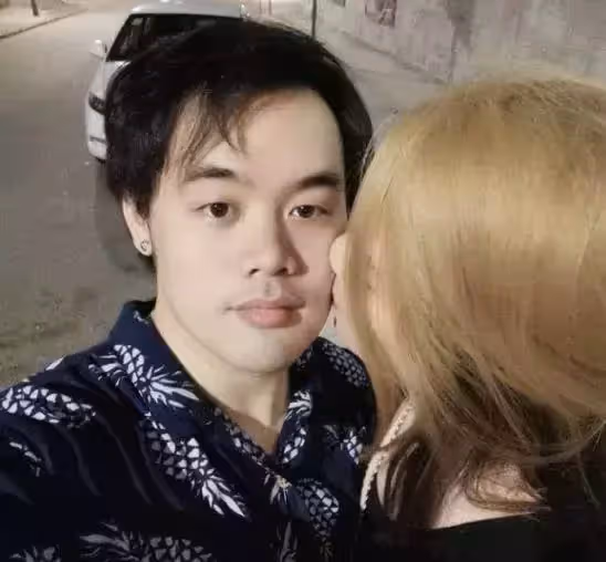 香港男神的兒子顏值,甄子丹大兒子長相像父親,呂良偉兒子矮胖