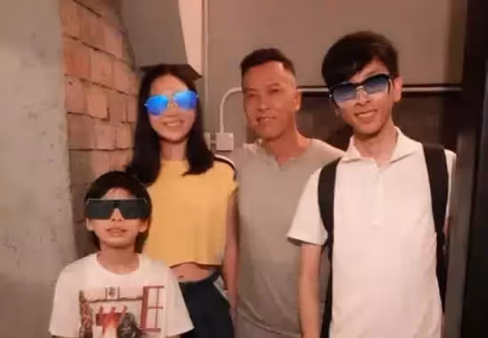 香港男神的兒子顏值,甄子丹大兒子長相像父親,呂良偉兒子矮胖