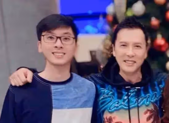 香港男神的兒子顏值,甄子丹大兒子長相像父親,呂良偉兒子矮胖