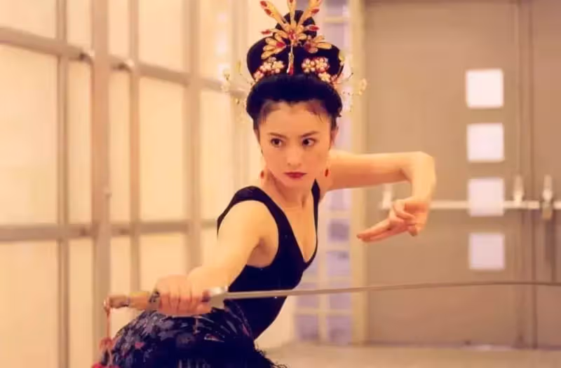 香港影壇紅極一時10位女打星,4位是外籍明星,如今生存現狀迥異