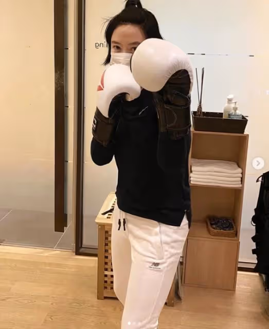 金惠秀51歲S曲線迷倒GD!打敗全智賢登「身材最好女星」冠軍