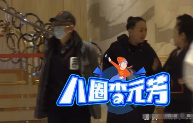 宋丹丹逛奢侈品氣場足，一頭短髮被誤認是男人，手提三大袋愛馬仕