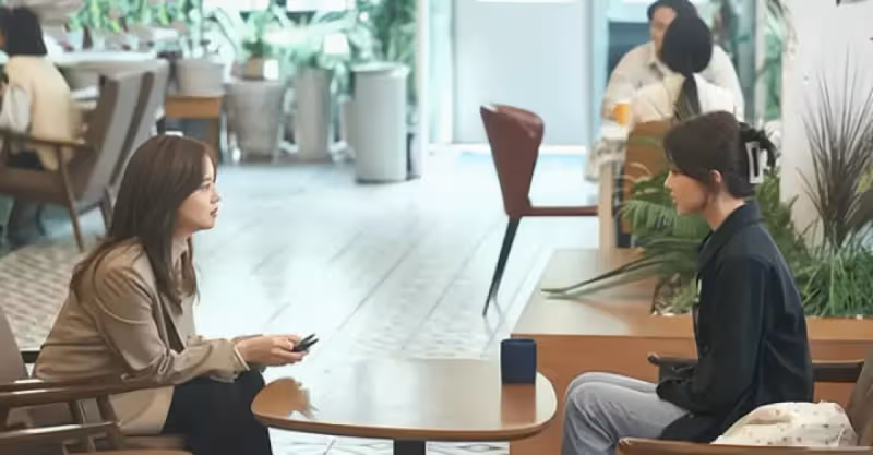 老公夜班，我和閨蜜開視頻，看到床頭一個打火機，我叫婆家人全去