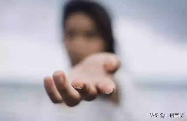 嫁給情人後我才明白:女人在婚外情中,有三種行為最讓人後悔
