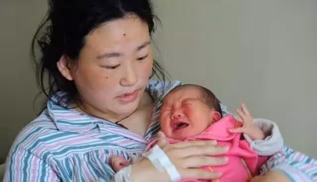 婆婆天天去打麻將, 有一天她手機忘帶讓我給送過去, 推開門後我哭了