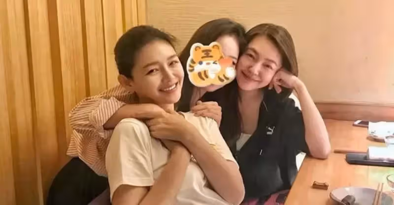 大S結婚後首次露面！與友人聚會笑真甜，肚子贅肉比麒麟臂還搶鏡