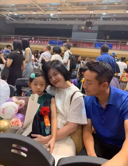 大S結婚後首次露面！與友人聚會笑真甜，肚子贅肉比麒麟臂還搶鏡