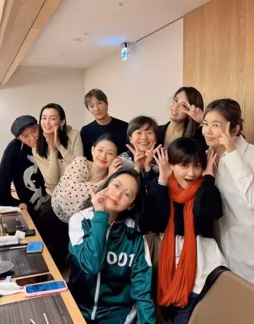 大S結婚後首次露面！與友人聚會笑真甜，肚子贅肉比麒麟臂還搶鏡