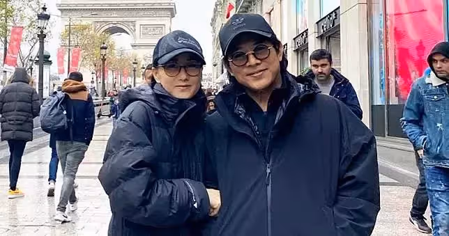 李連杰罕曬全家福!58歲利智近照曝光「當年美貌不減」 擁老公80億財產「卻從不買名牌」