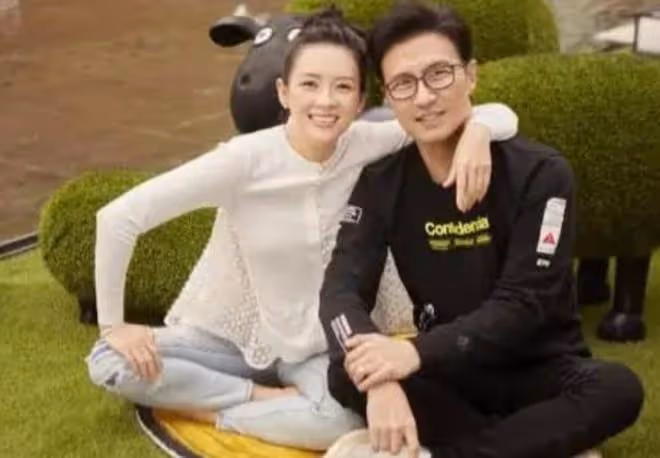 汪峰帶老婆去酒吧,章子怡被指喝到爛醉,街上手舞足蹈還推搡友人
