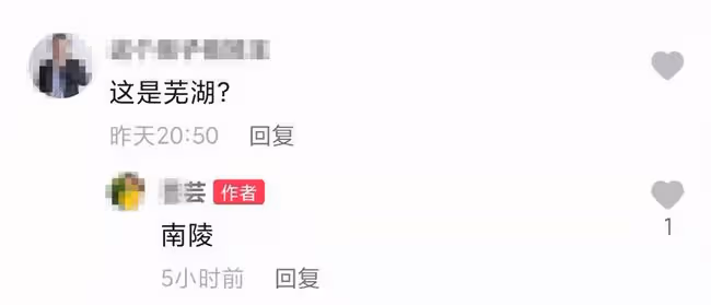 陶大宇小縣城跑商演，賣力演唱《倒轉地球》，背後樓房銹跡斑斑
