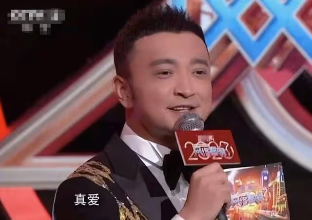 尼格買提再被疑離婚,與兩美女外出遊玩心情好,妻子社交平台停更