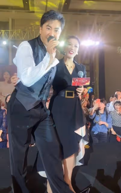 50歲毛寧現身商演,身材壯碩肌肉明顯,把女富婆迷得五魂三倒!