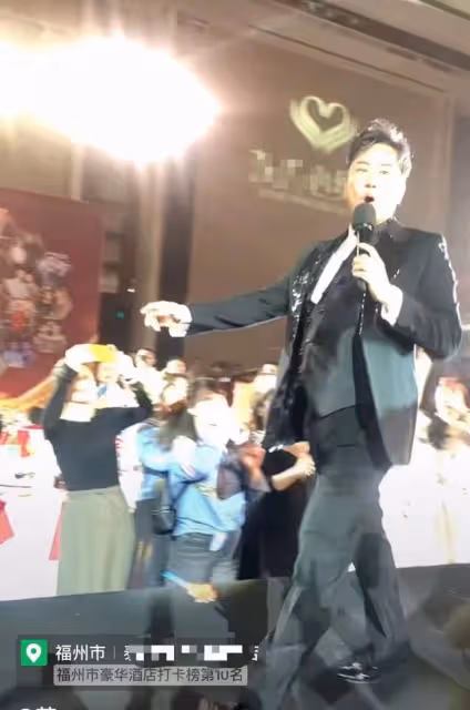 50歲毛寧現身商演,身材壯碩肌肉明顯,把女富婆迷得五魂三倒!