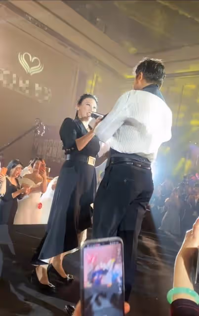 50歲毛寧現身商演,身材壯碩肌肉明顯,把女富婆迷得五魂三倒!