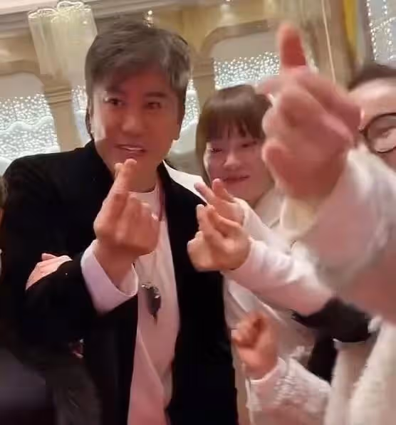50歲毛寧現身商演,身材壯碩肌肉明顯,把女富婆迷得五魂三倒!