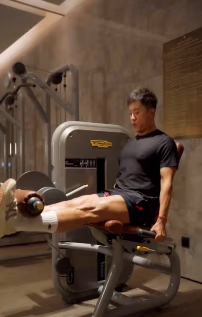 50歲毛寧現身商演,身材壯碩肌肉明顯,把女富婆迷得五魂三倒!