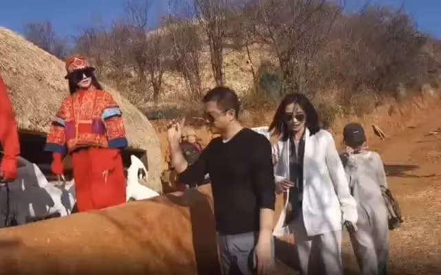 恭喜！李亞鵬宣布結婚生子，曬出跟妻子海哈金喜合影，甜蜜告白