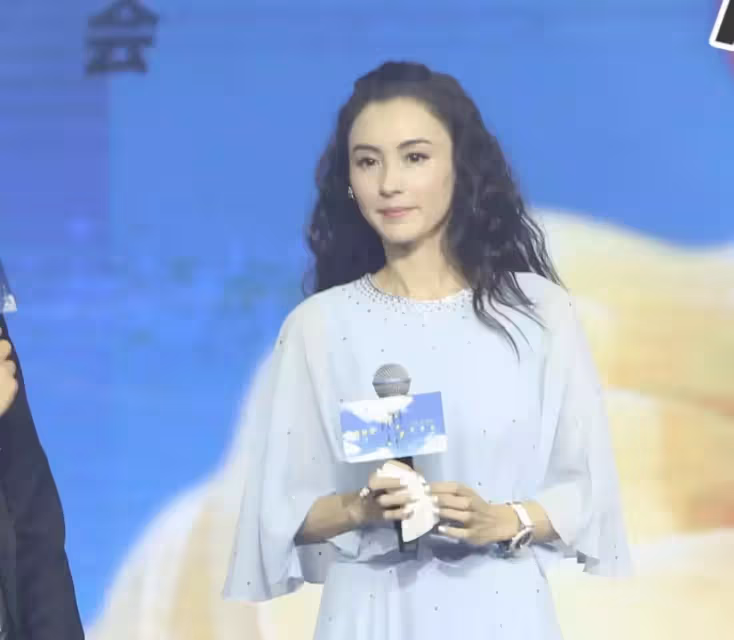 張柏芝關掉濾鏡，關掉美顏，瞬間露出真顏！網友：讓我冷靜一下！