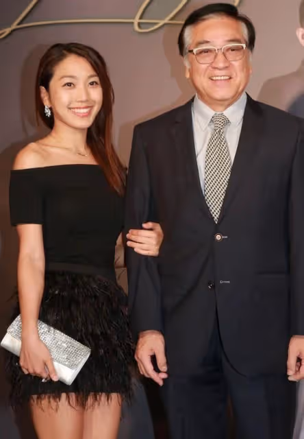 女兒入行12年演技終被肯定，秦沛感動大哭，很開心被稱姜麗文爸爸