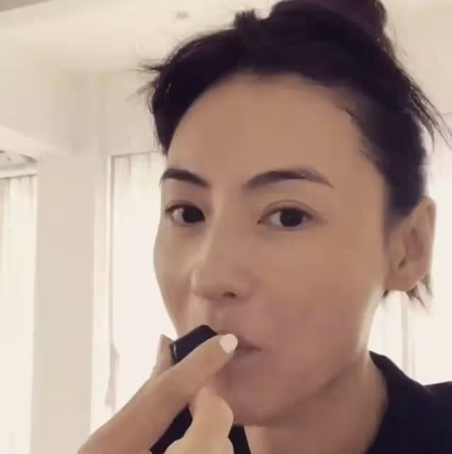 張柏芝關掉濾鏡，關掉美顏，瞬間露出真顏！網友：讓我冷靜一下！