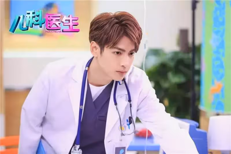 演醫生適配度最高男星TOP 10!肖戰穿白大褂帥翻,檀健次、鍾漢良渾身禁慾感