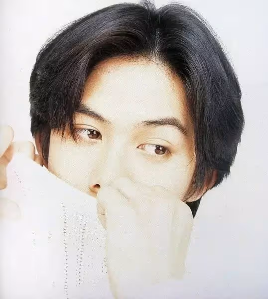 他被譽日本20世紀末最後的美少年,憑一個鏡頭爆紅亞洲後「消失」20年…