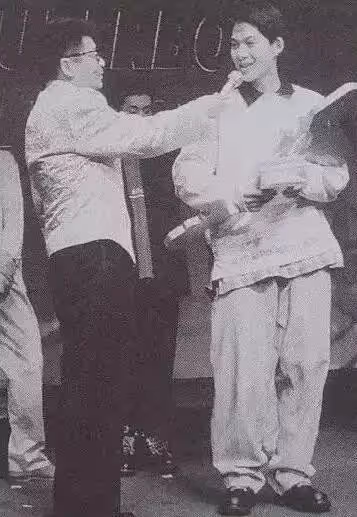 他被譽日本20世紀末最後的美少年,憑一個鏡頭爆紅亞洲後「消失」20年…