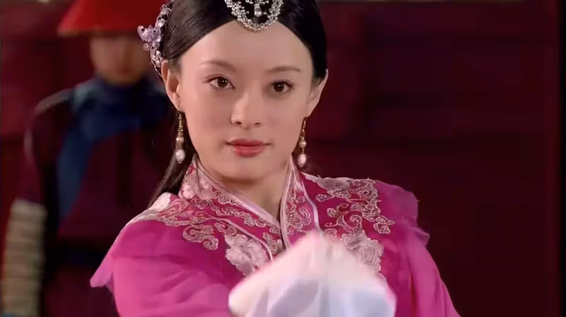 親媽後媽都是媽!低谷時繼母打工「匿名資助她」她成名後「為繼母治病」送豪宅:善良的人會被眷顧