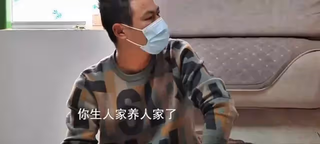 強勢婆婆抱怨兒媳忘恩負義,兒子怒懟:你沒生她,也沒養她