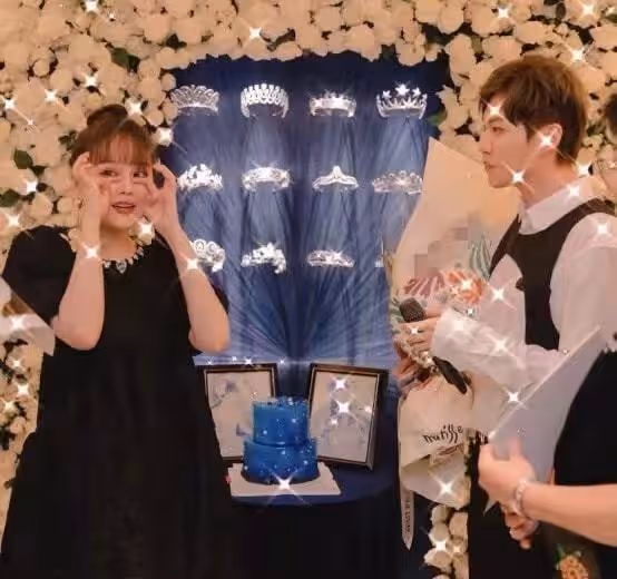 趙本山女兒與男友秀恩愛,自曝在公司宿舍同居,將大婚婚房已裝修