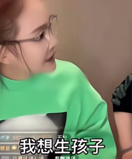 趙本山女兒與男友秀恩愛,自曝在公司宿舍同居,將大婚婚房已裝修