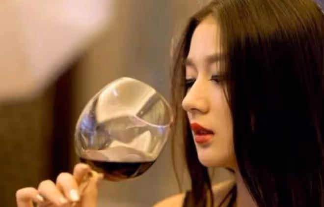 婚禮當天,他一身酒氣就朝我撲了過來,真噁心